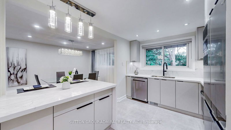 Preview image for 23 Quincy Cres, Toronto