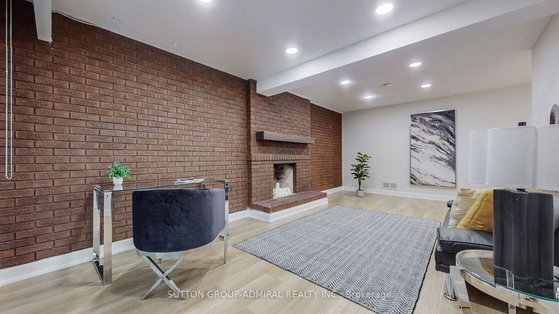 Preview image for 23 Quincy Cres, Toronto