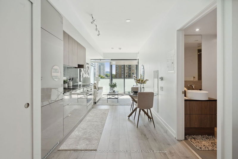 Preview image for 161 Roehampton Ave #515, Toronto