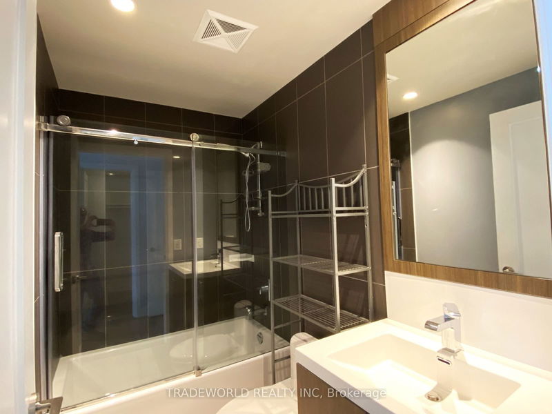 Preview image for 2 Anndale Dr #3202, Toronto