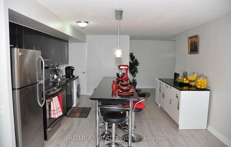 Preview image for 33 Singer Crt #711, Toronto