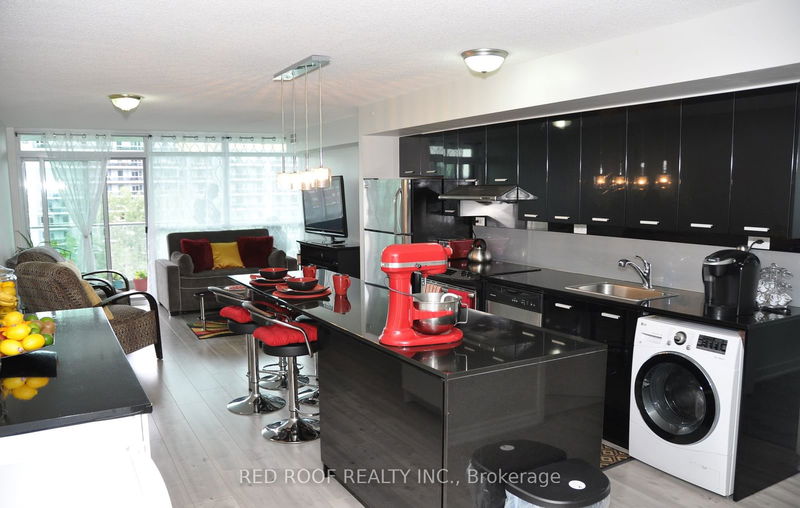 Preview image for 33 Singer Crt #711, Toronto