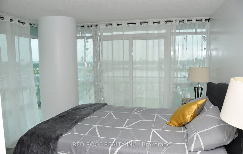 Preview image for 33 Singer Crt #711, Toronto