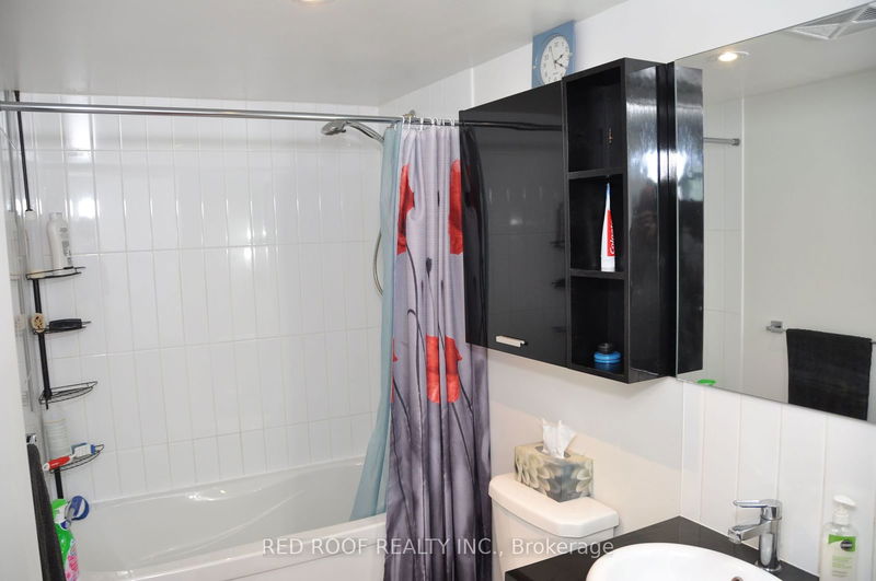 Preview image for 33 Singer Crt #711, Toronto