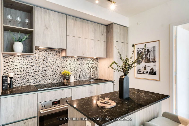 Preview image for 1 Yorkville Ave #802, Toronto