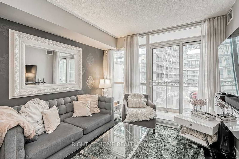 Preview image for 10 Capreol Crt #653, Toronto