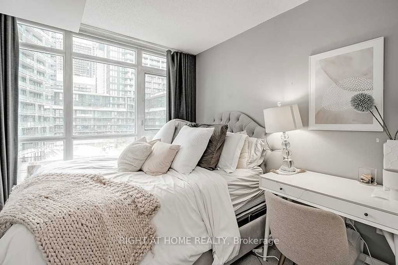 Preview image for 10 Capreol Crt #653, Toronto