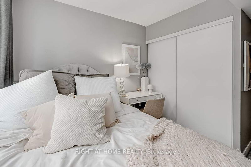 Preview image for 10 Capreol Crt #653, Toronto