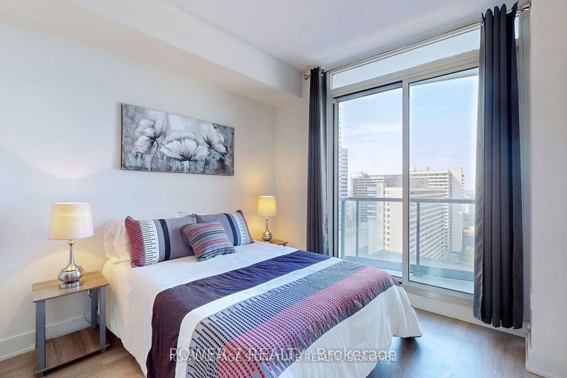 Preview image for 30 Roehampton Ave #1805, Toronto