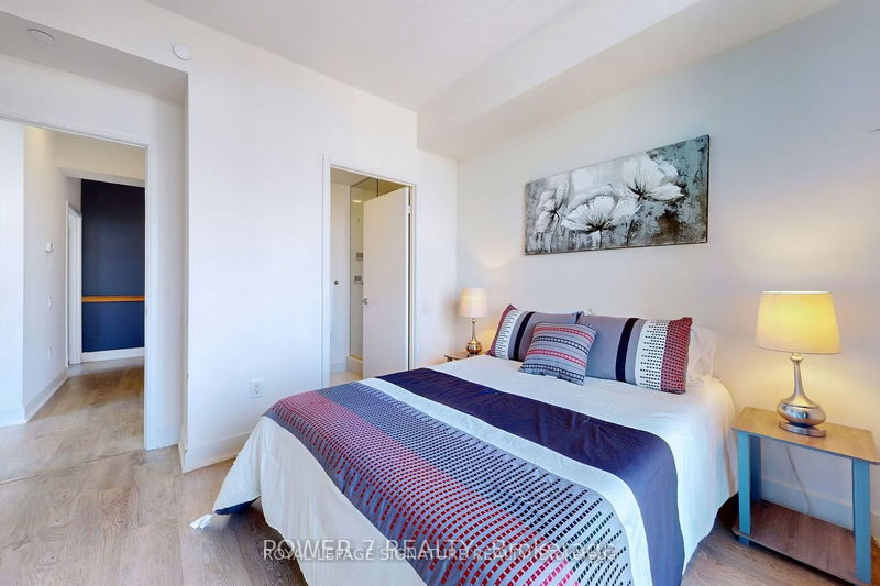 Preview image for 30 Roehampton Ave #1805, Toronto