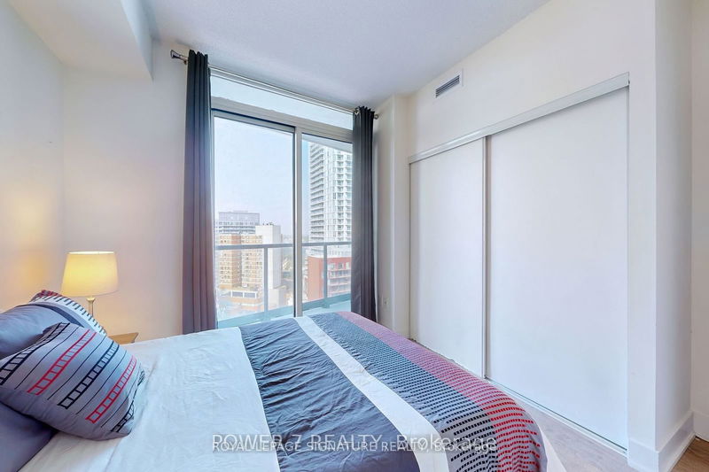 Preview image for 30 Roehampton Ave #1805, Toronto