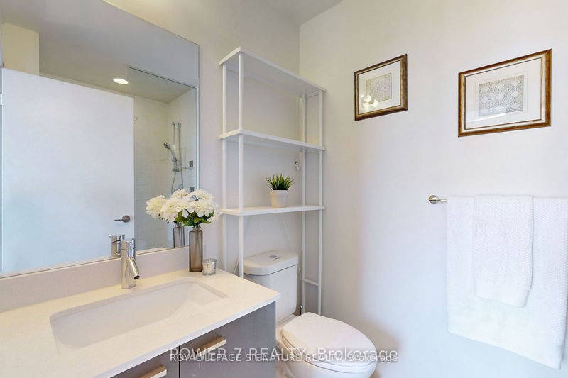 Preview image for 30 Roehampton Ave #1805, Toronto