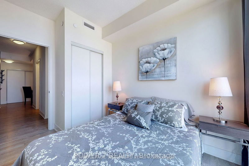 Preview image for 30 Roehampton Ave #1805, Toronto