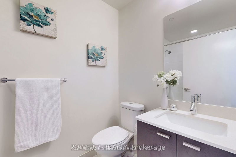 Preview image for 30 Roehampton Ave #1805, Toronto