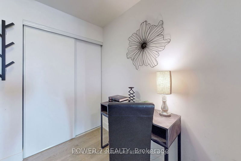 Preview image for 30 Roehampton Ave #1805, Toronto