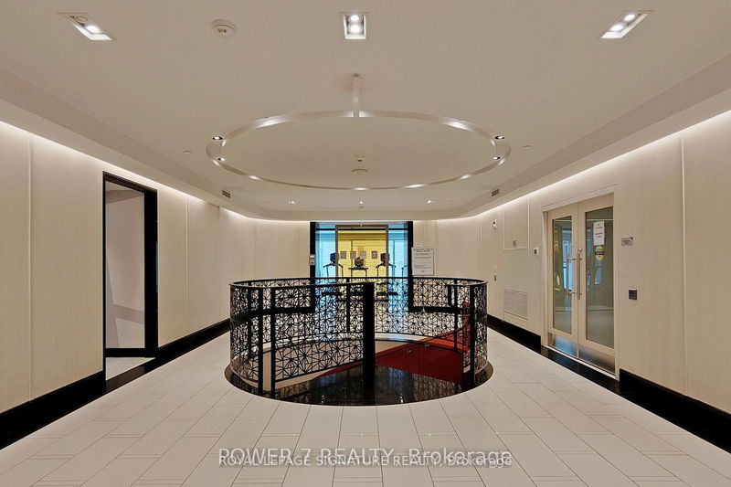 Preview image for 30 Roehampton Ave #1805, Toronto