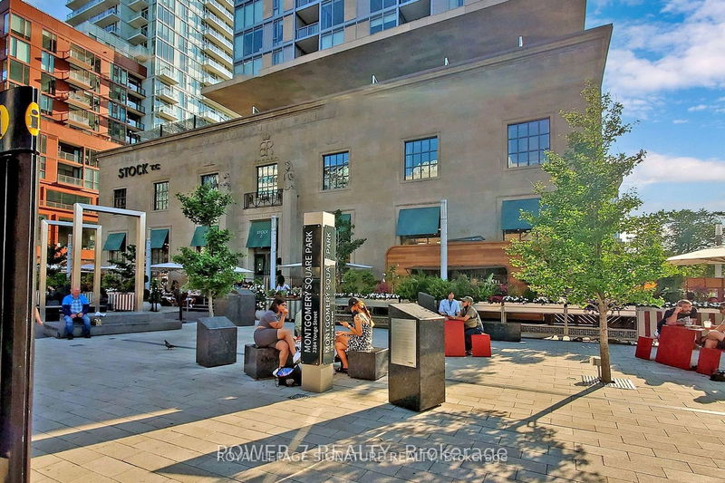 Preview image for 30 Roehampton Ave #1805, Toronto