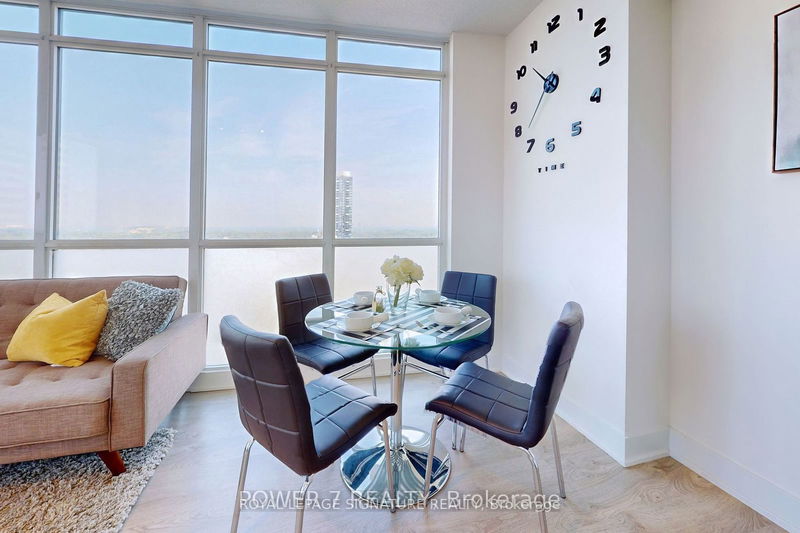 Preview image for 30 Roehampton Ave #1805, Toronto