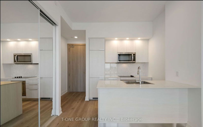 Preview image for 75 Canterbury Pl #Ph107, Toronto