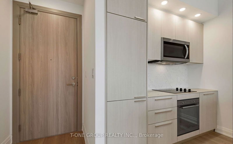 Preview image for 75 Canterbury Pl #Ph107, Toronto