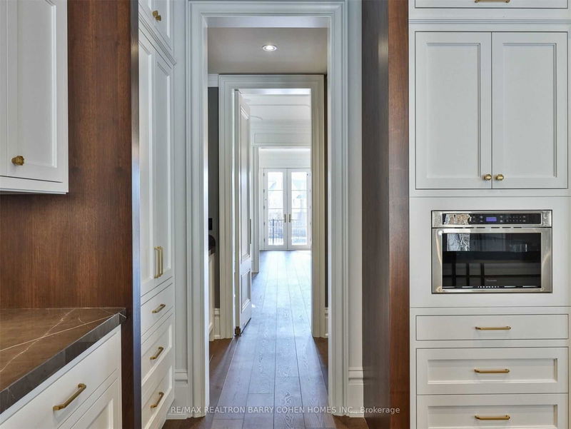 Preview image for 31 Russell Hill Rd, Toronto