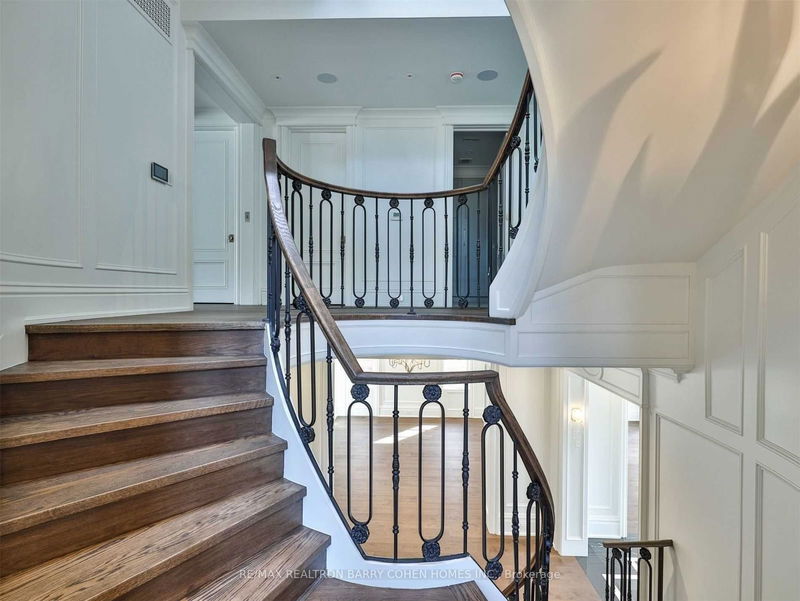 Preview image for 31 Russell Hill Rd, Toronto