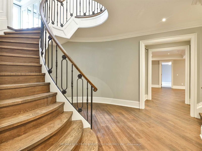 Preview image for 31 Russell Hill Rd, Toronto