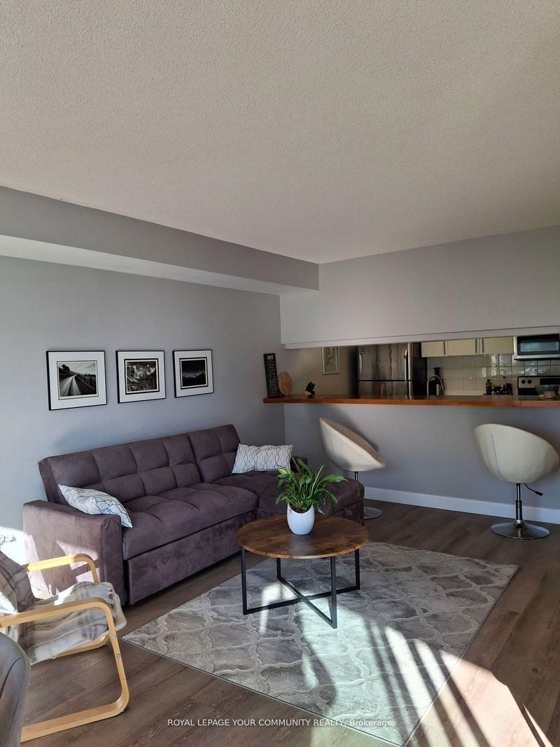 Preview image for 77 Harbour Sq W #809, Toronto