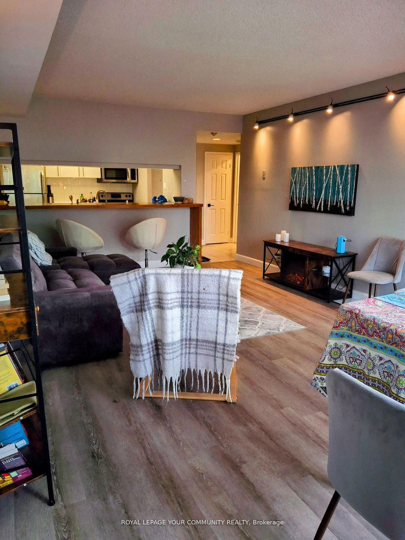 Preview image for 77 Harbour Sq W #809, Toronto