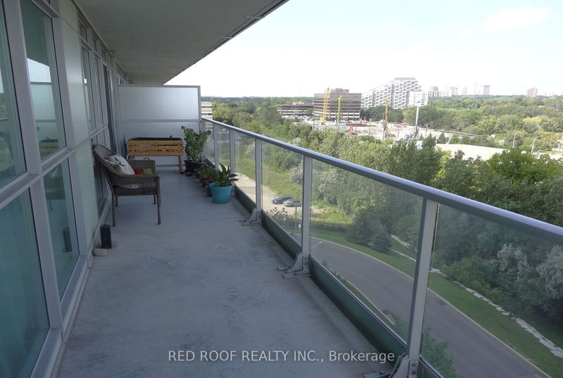 Preview image for 33 Singer Crt #711, Toronto
