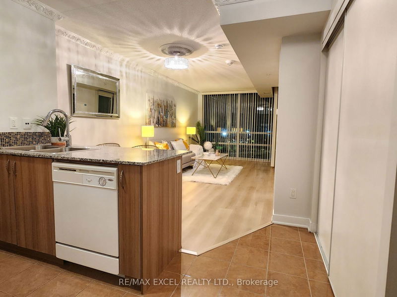 Preview image for 5740 Yonge St #803, Toronto