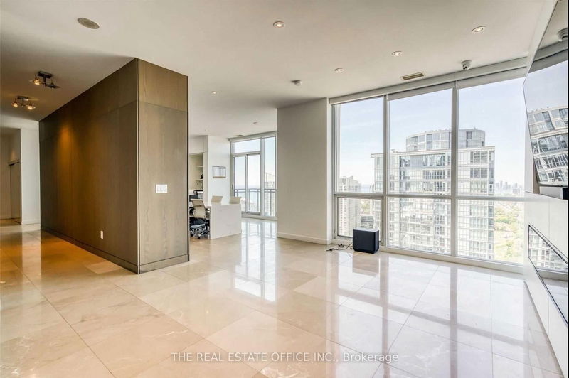 Preview image for 25 Capreol Crt, Toronto