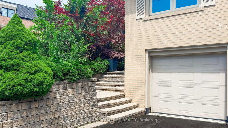 Preview image for 24 Burleigh Heights Dr, Toronto