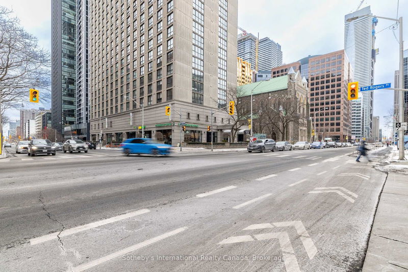 Preview image for 100 Hayden St #901, Toronto