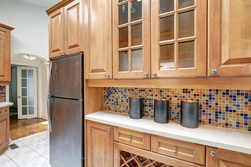 Preview image for 19 Southvale Dr, Toronto