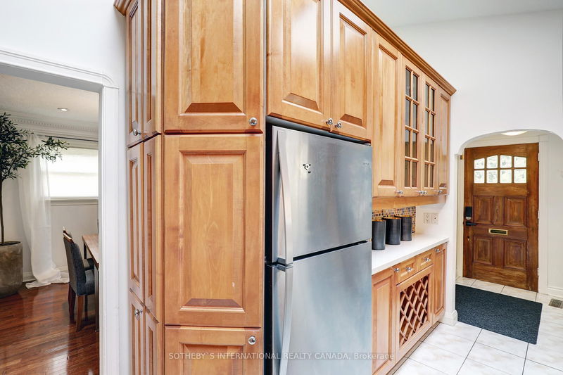 Preview image for 19 Southvale Dr, Toronto