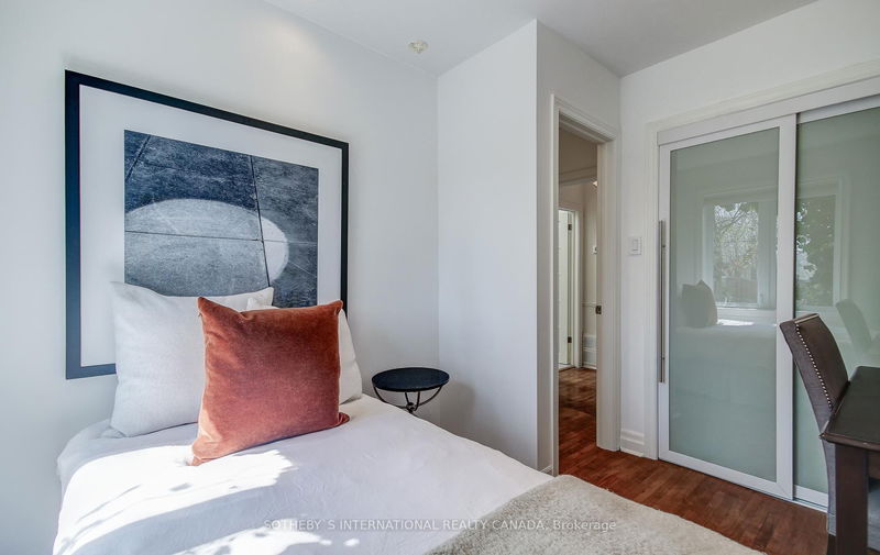 Preview image for 19 Southvale Dr, Toronto