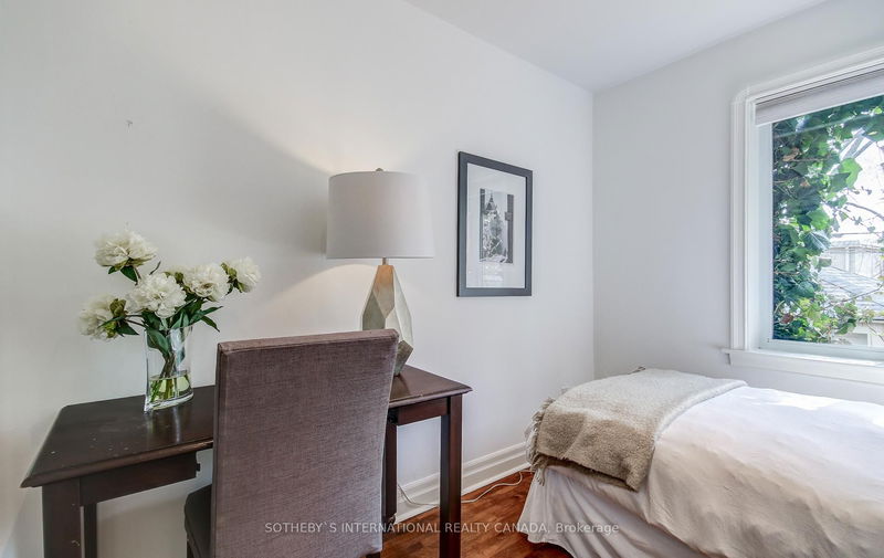 Preview image for 19 Southvale Dr, Toronto