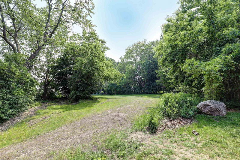 Preview image for 19 Southvale Dr, Toronto