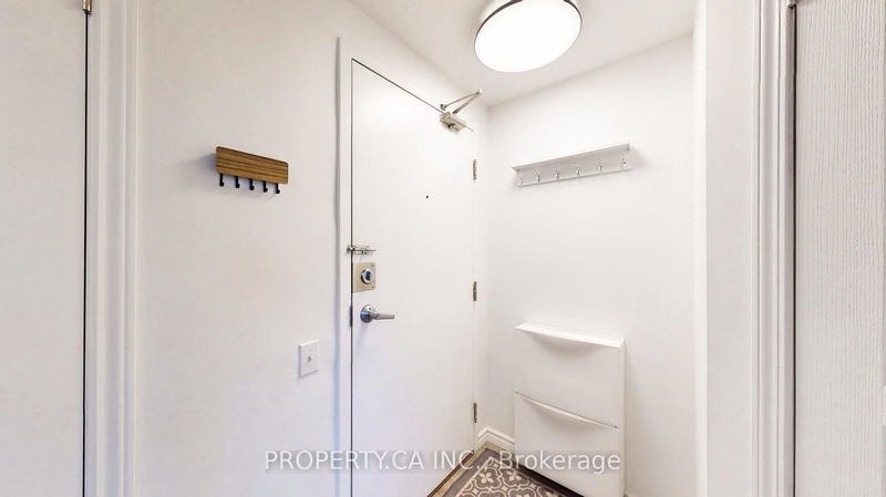 Preview image for 140 Bathurst St #Ph02, Toronto