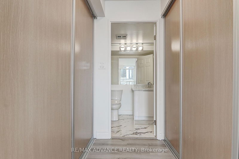 Preview image for 24 Wellesley St W #1611, Toronto