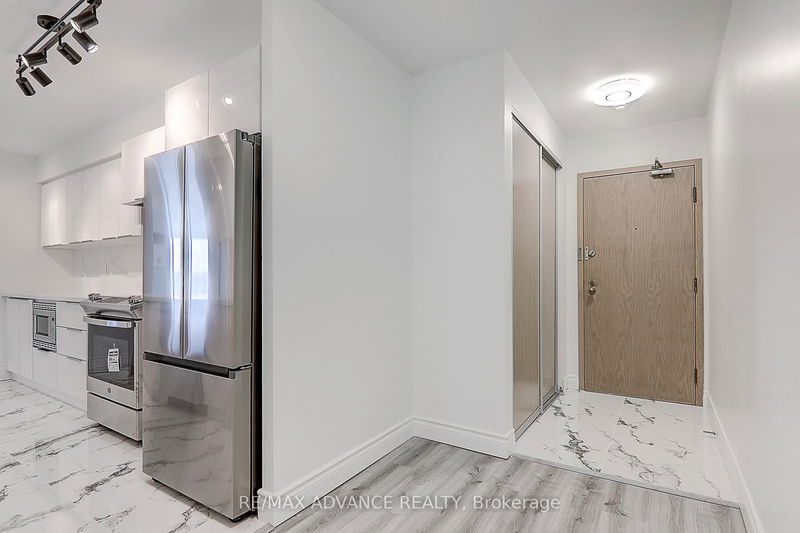Preview image for 24 Wellesley St W #1611, Toronto