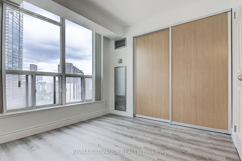 Preview image for 24 Wellesley St W #1611, Toronto