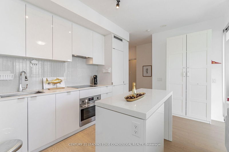 Preview image for 7 Grenville St #2707, Toronto
