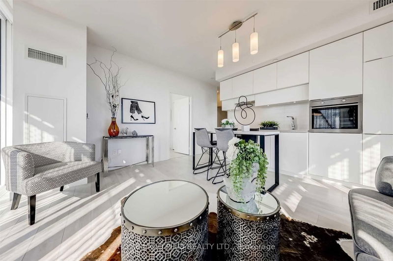 Preview image for 8 Eglinton Ave E #3911, Toronto