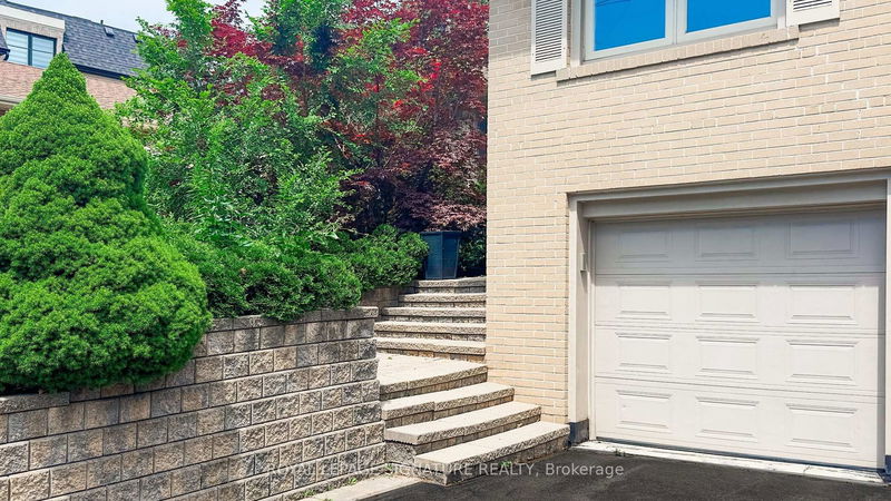 Preview image for 24 Burleigh Heights Dr, Toronto