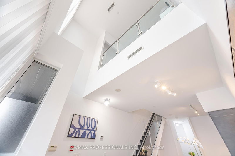 Preview image for 1030 King St #103, Toronto