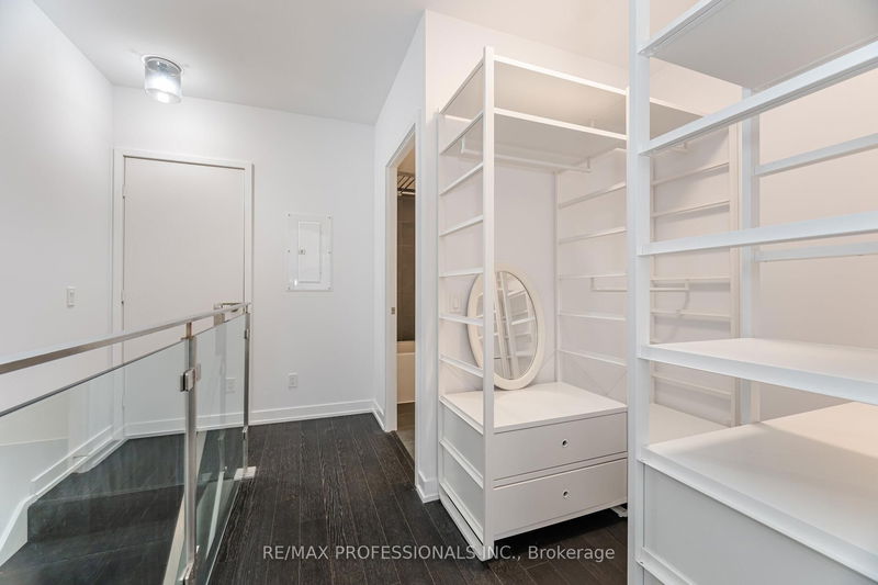 Preview image for 1030 King St #103, Toronto