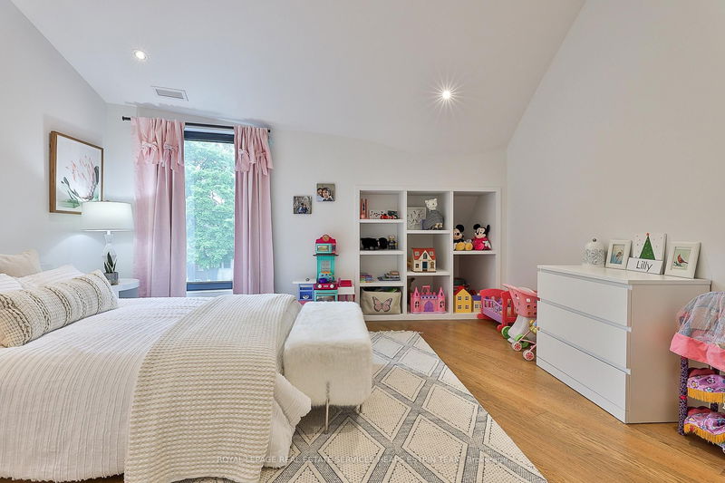 Preview image for 108 Stratford Cres, Toronto