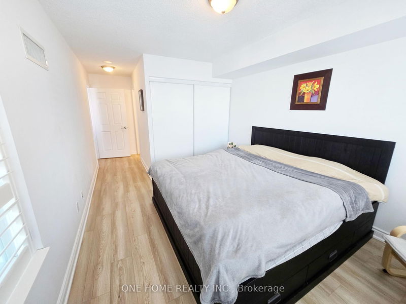 Preview image for 15 Greenview Ave #1804, Toronto